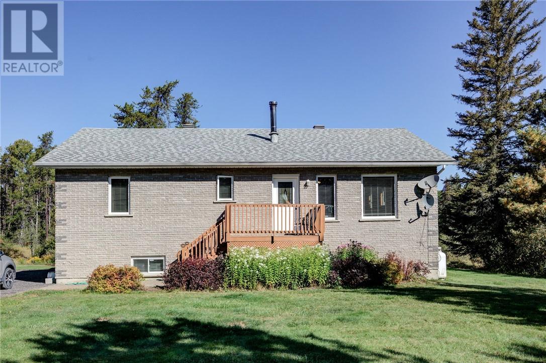 516 Maclean Rd, Markstay, ON P0M 2G0