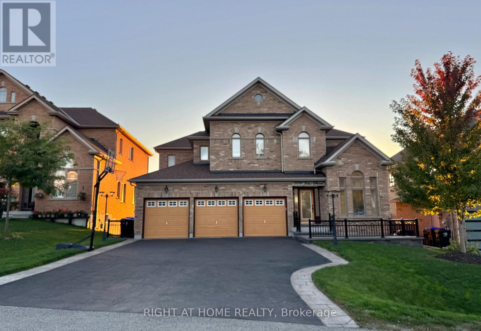 874 John St, Innisfil, ON L0L 1K0