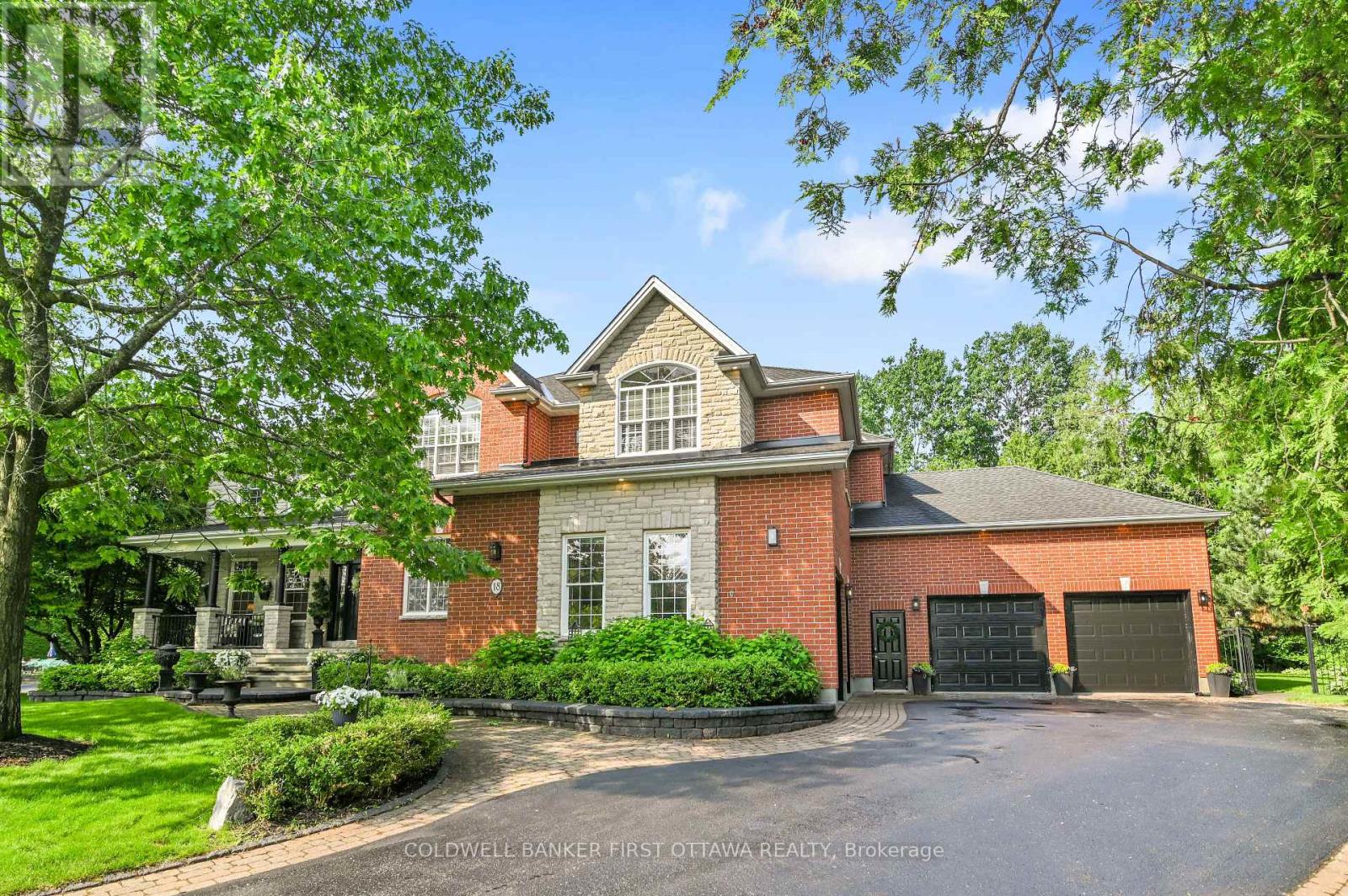 18 Cypress Gdns, Ottawa, ON K2S 1W6