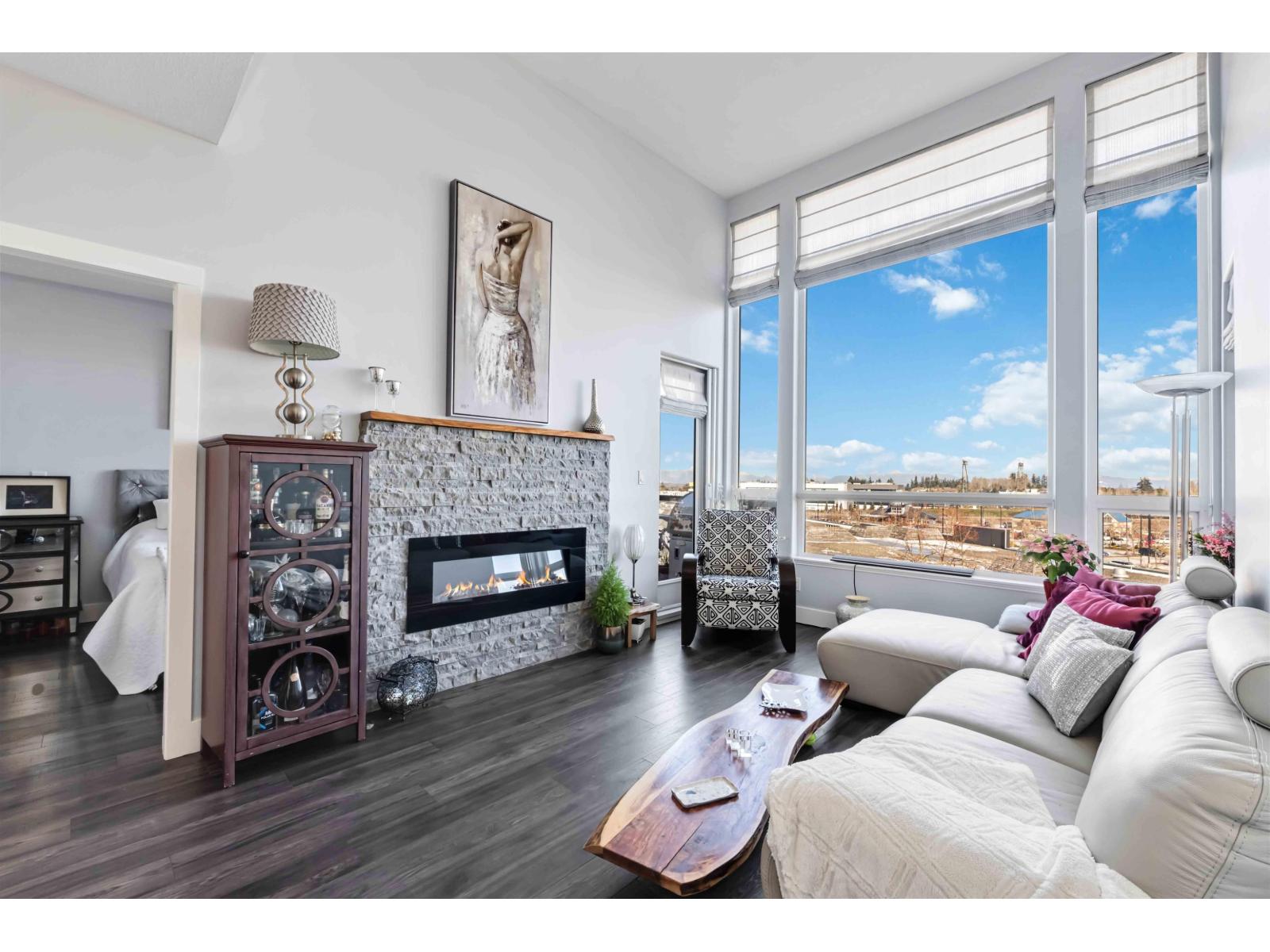 2970 King George Boulevard Unit 421, Surrey, BC V4P 0E6