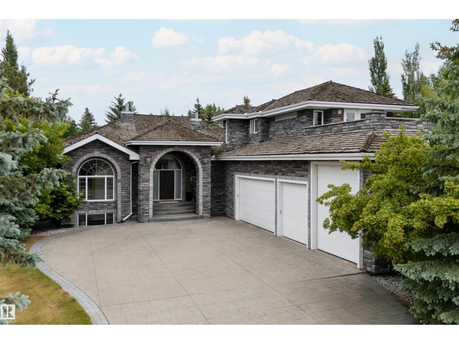525 Estate Dr, Sherwood Park, AB T8B 1M2
