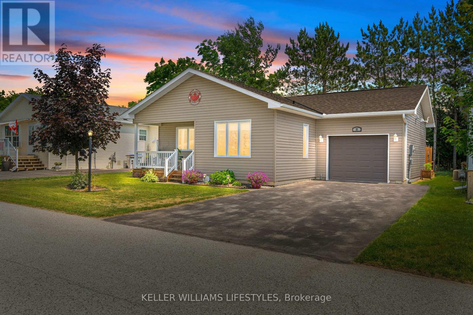 32 Bond St, Strathroy-Caradoc, ON N7G 0C5