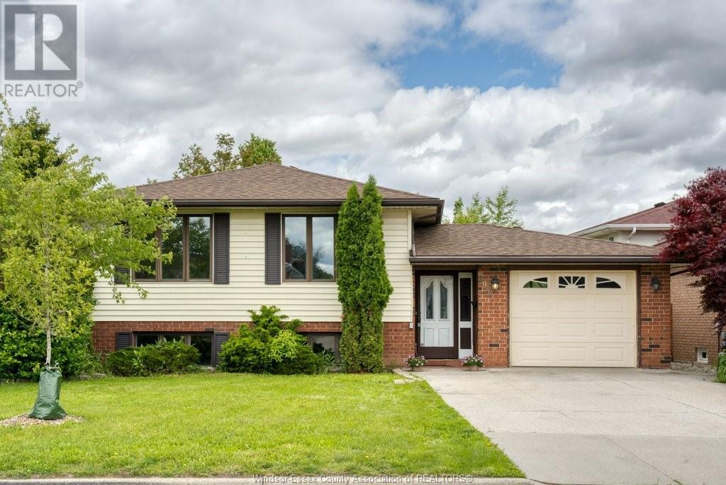 3034 Fazio Dr, Windsor, ON N9E 4G1