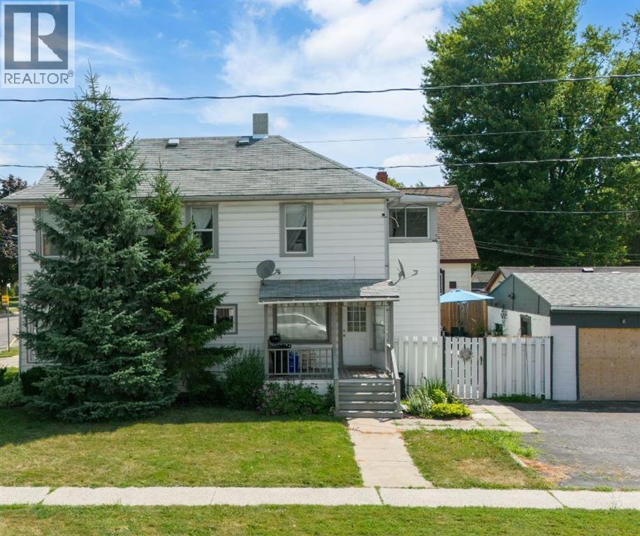 483 Wellington St, Sarnia, ON N7T 1H9