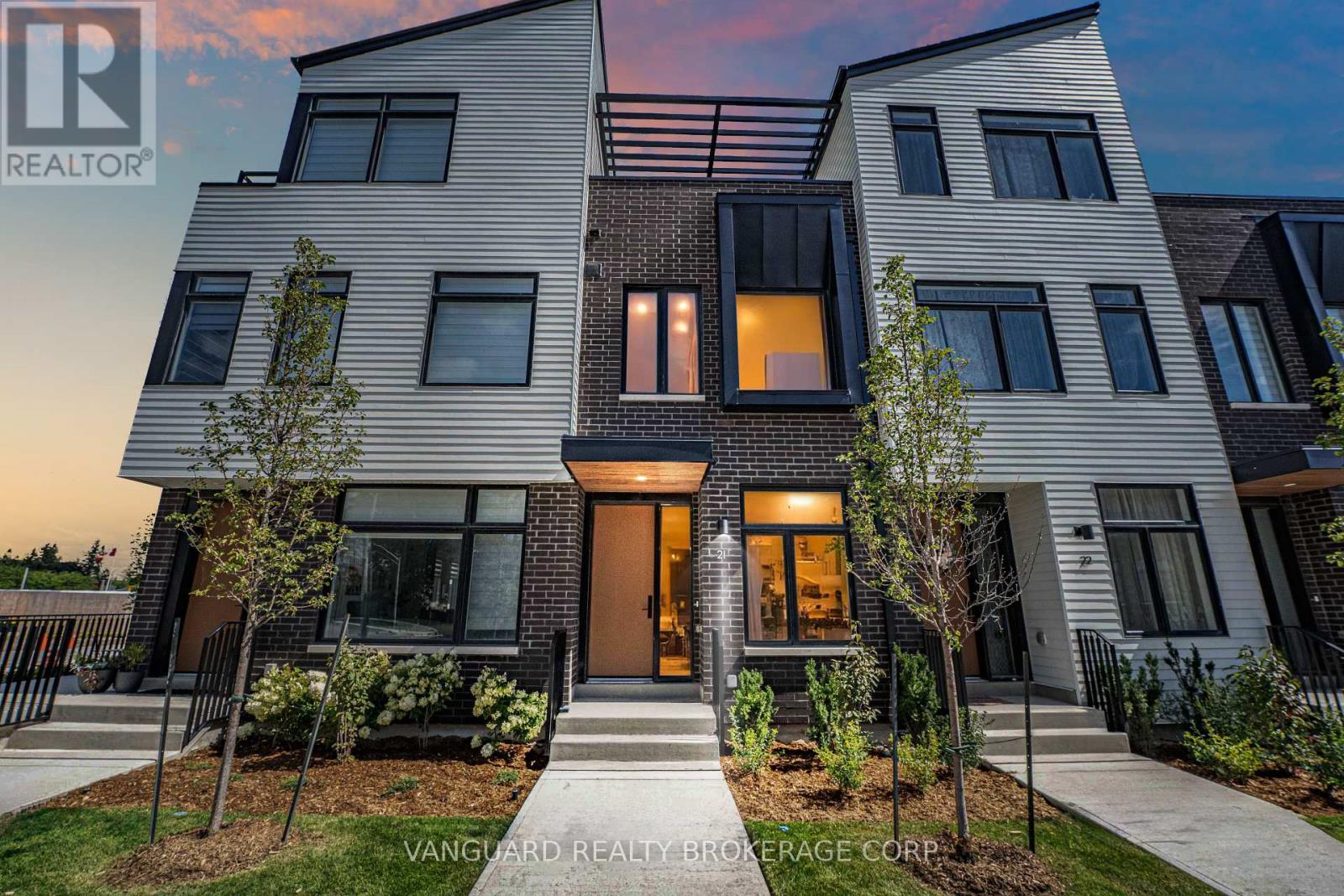 21 15 Lou Parsons Way, Mississauga Port Credit, ON L5H 0B2
