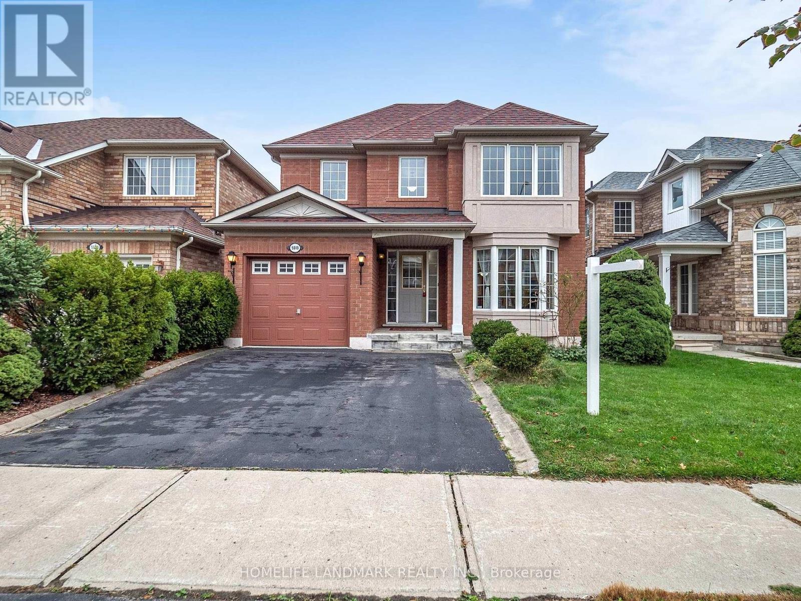 5919 Osprey Blvd, Mississauga, ON L5N 8J7