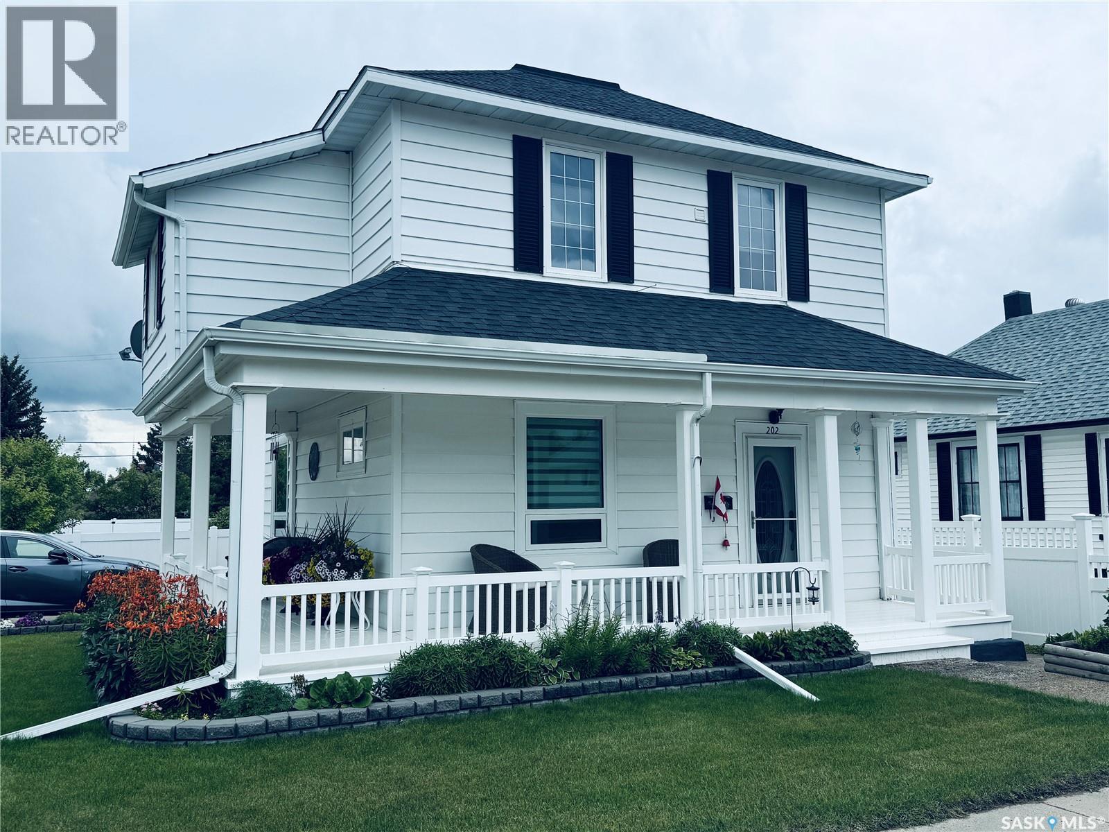 202 5 Avenue West, Biggar, SK S0K 0M0