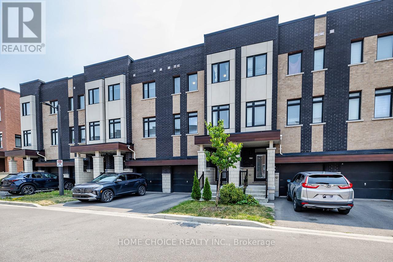 936 Kicking Horse Path, Oshawa, ON L1J 0B4