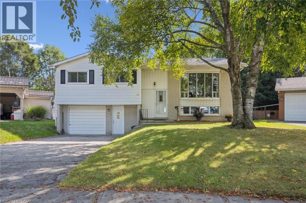 32 Lambert Pl, Kitchener, ON N2A 1N1