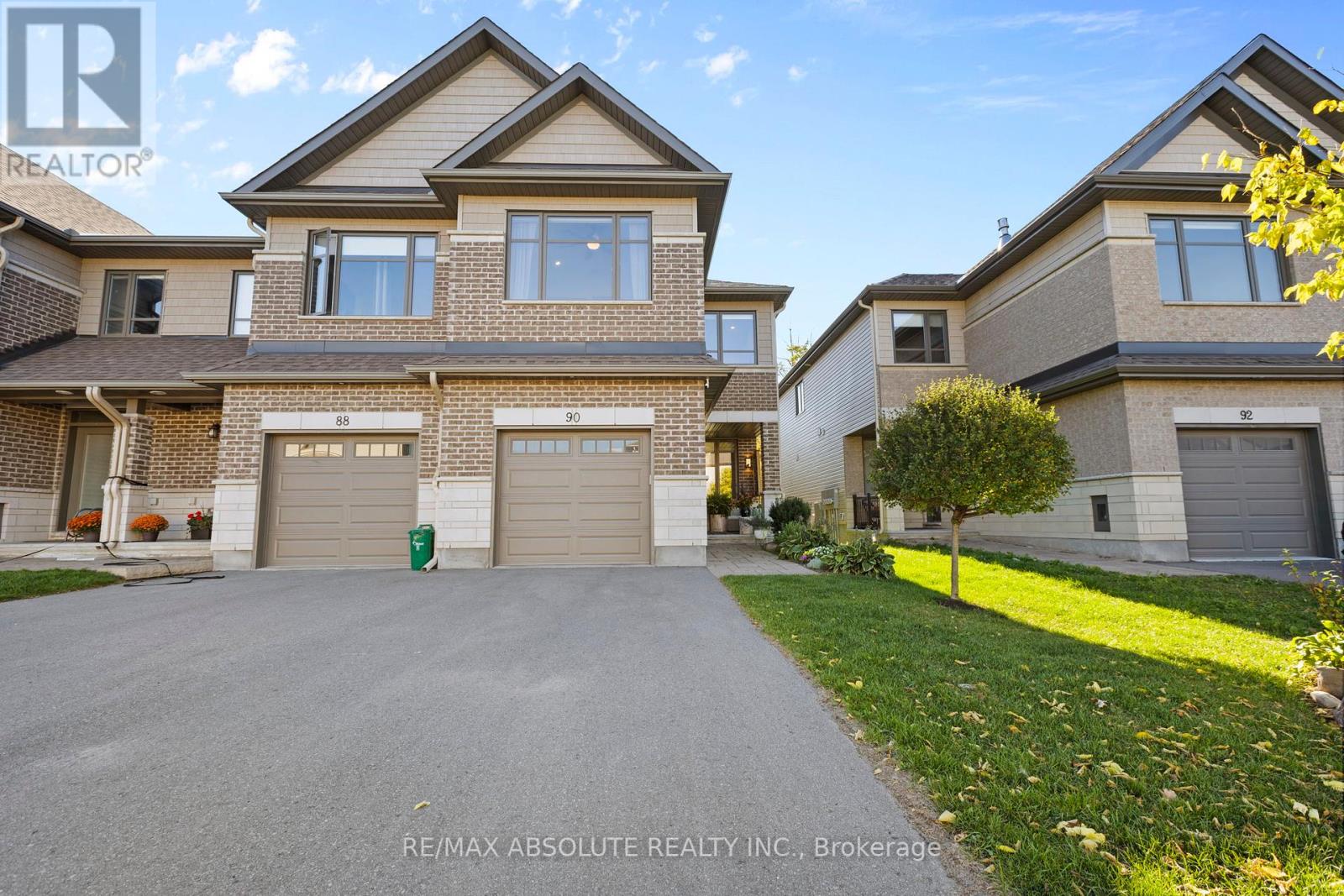 90 Porter St, Ottawa, ON K2S 2L8