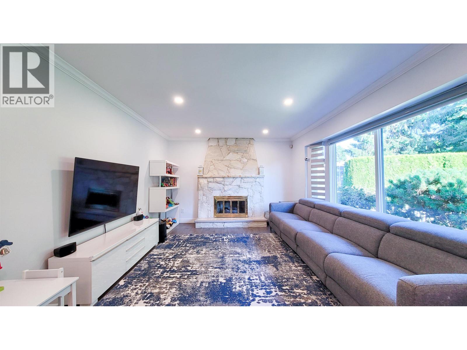 11231 Daniels Rd, Richmond, BC V6X 1M5