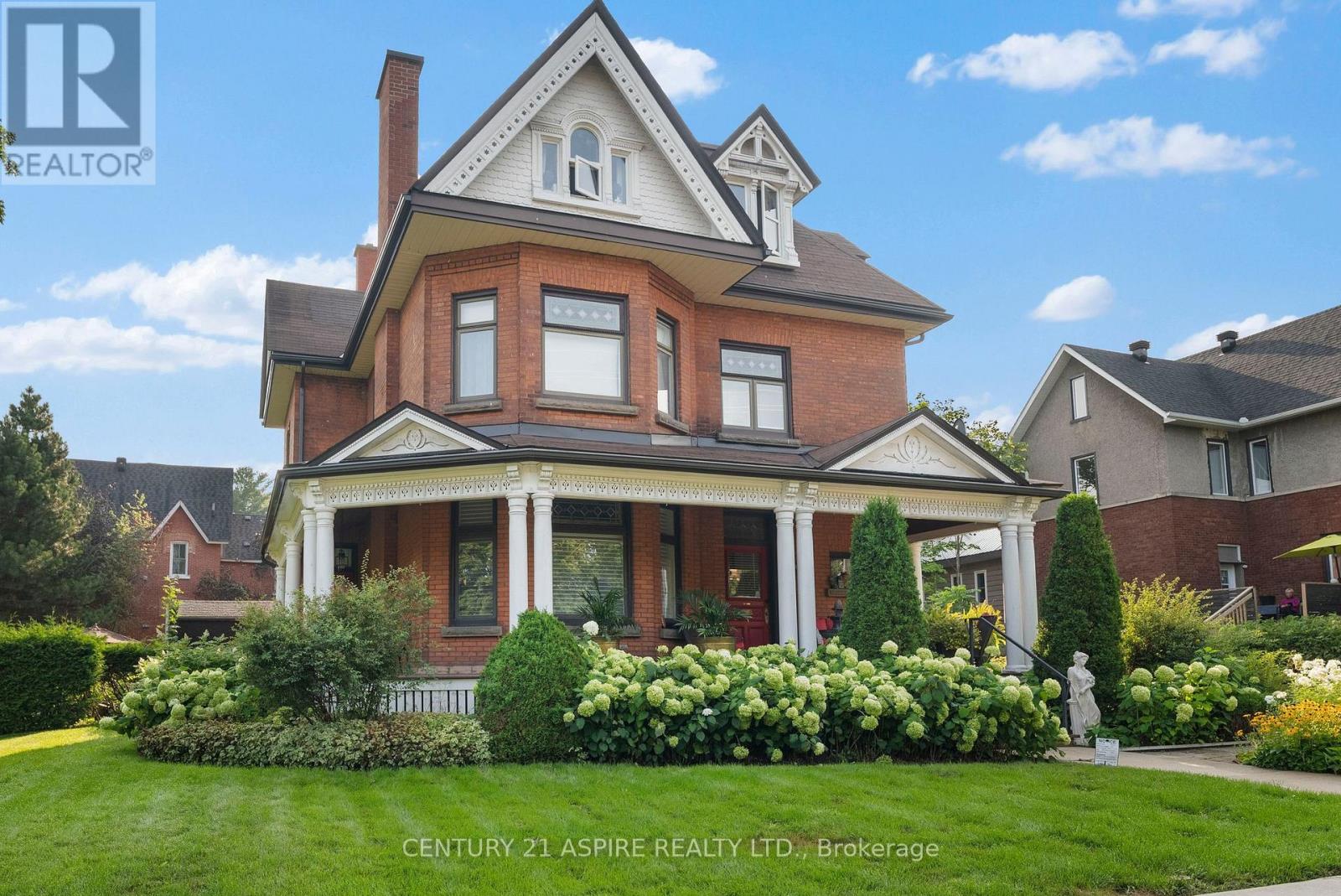307 Maple Ave, Pembroke, ON K8A 1L8