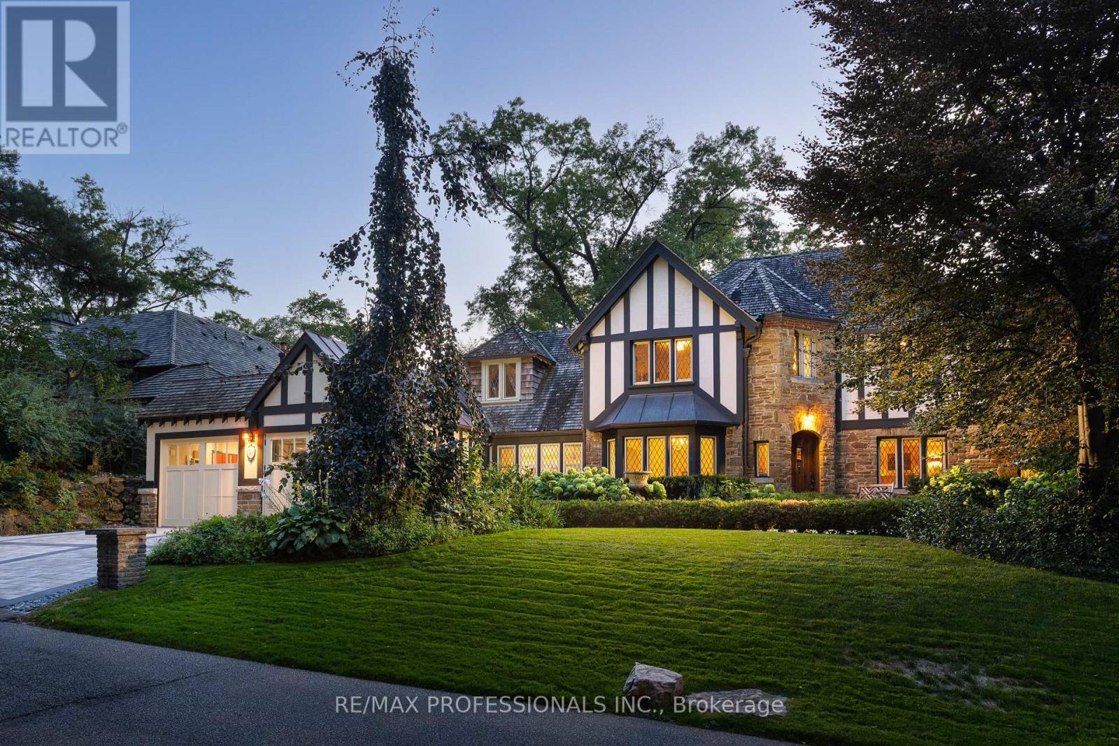 16 Kingsway Cres, Toronto Kingsway South, ON M8X 2P9