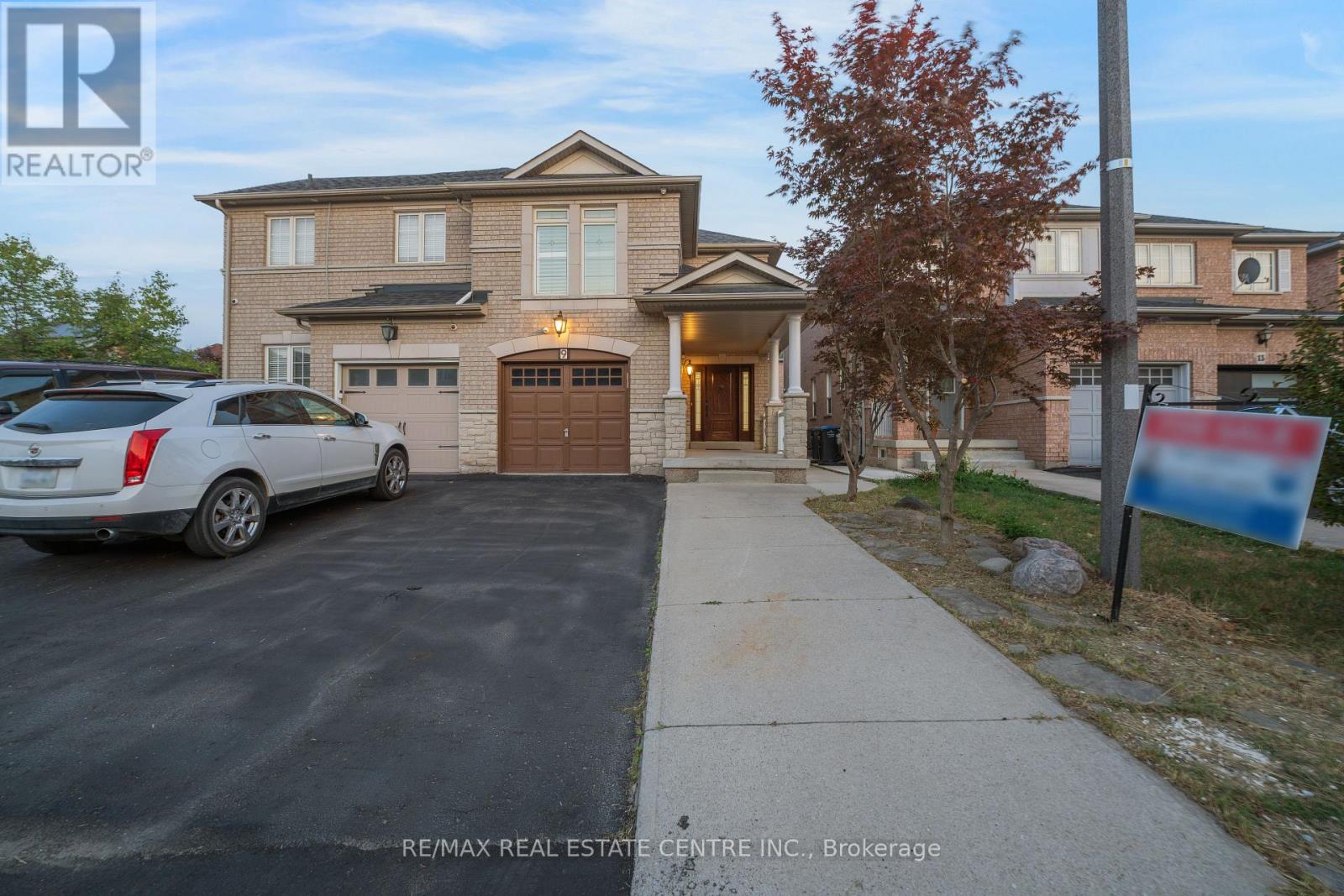 9 Amethyst Cir S, Brampton, ON L6P 0Z7