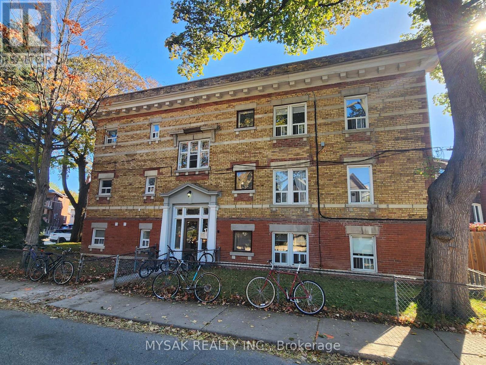 449 Crawford St, Toronto, ON M6G 3J7