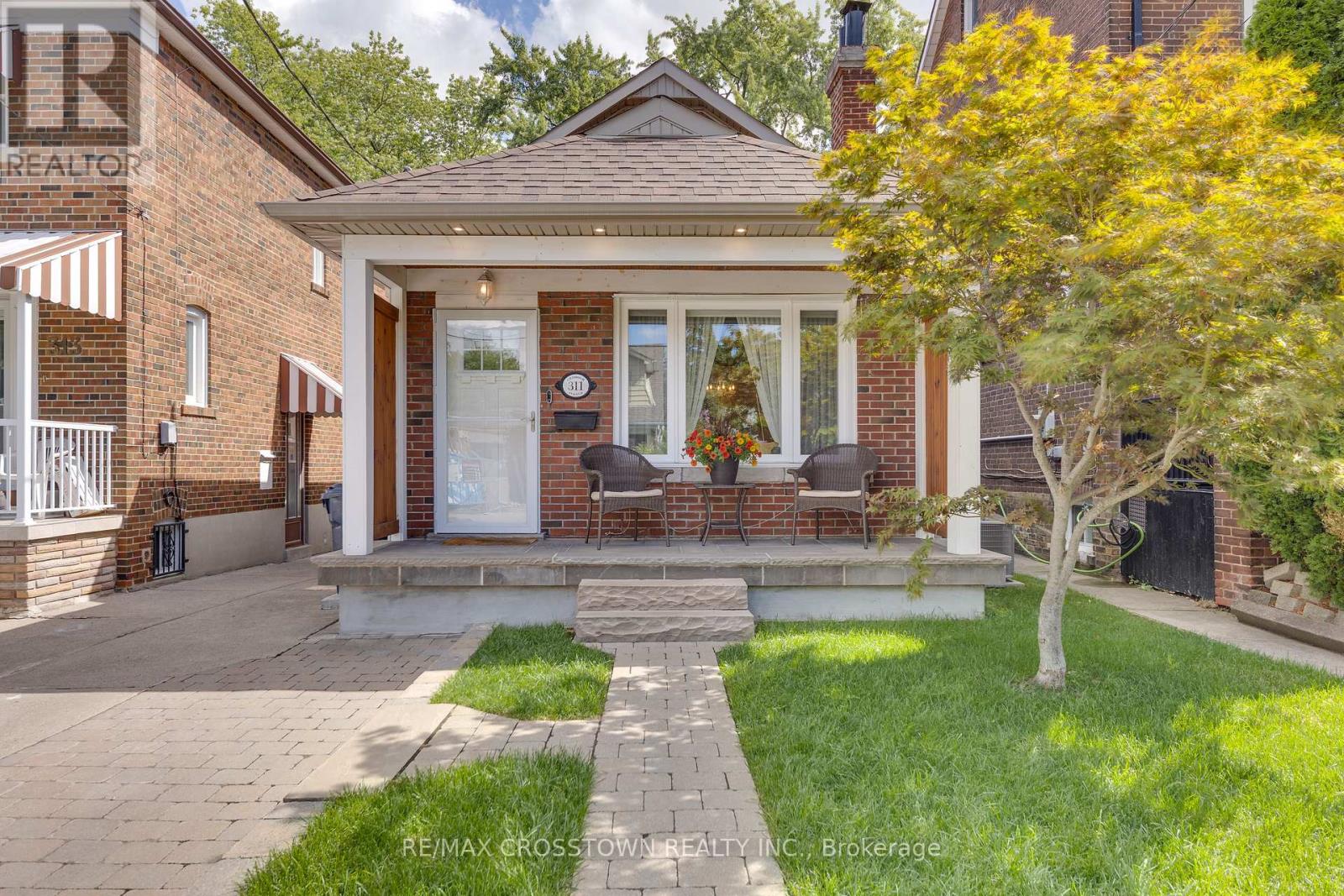 311 Chisholm Ave, Toronto, ON M4C 4W5