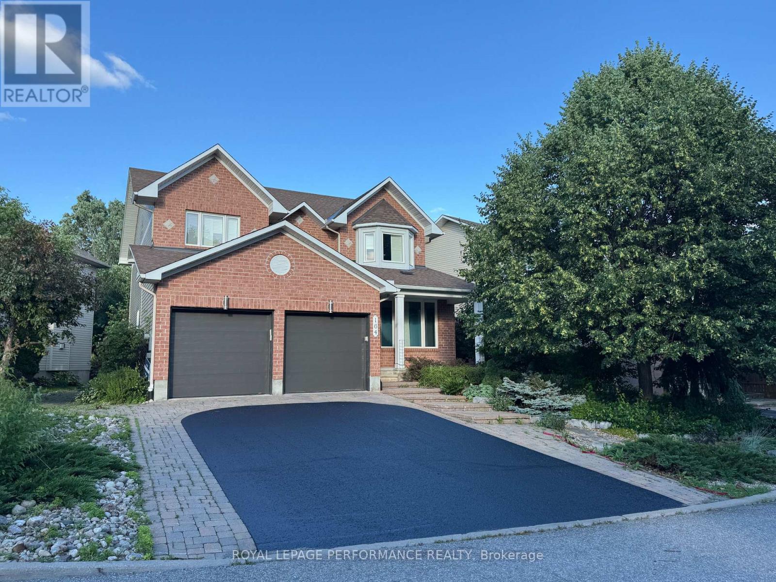 164 Copperwood St, Ottawa, ON K1C 7S3