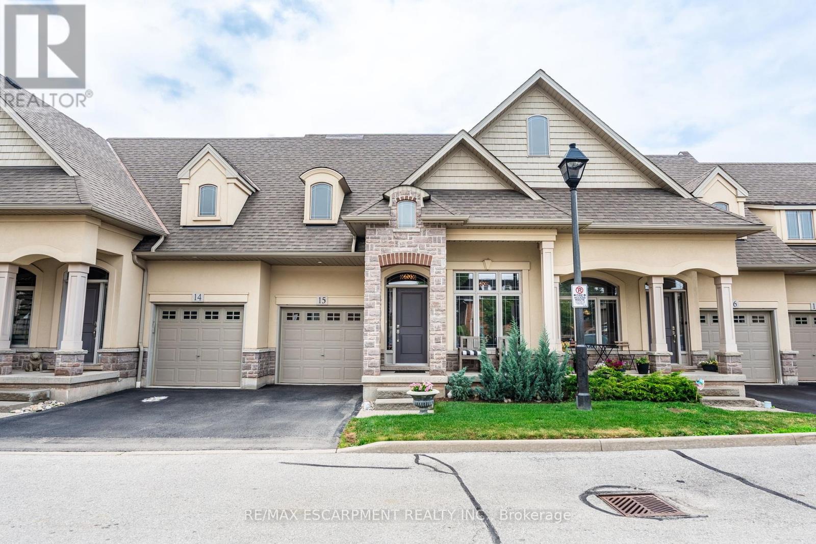 15 5056 New St, Burlington, ON L7L 1V1