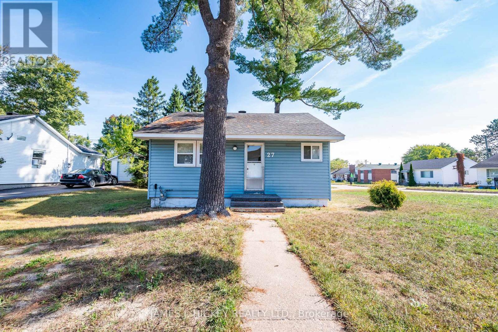 27 Summit St, Deep River, ON K0J 1P0