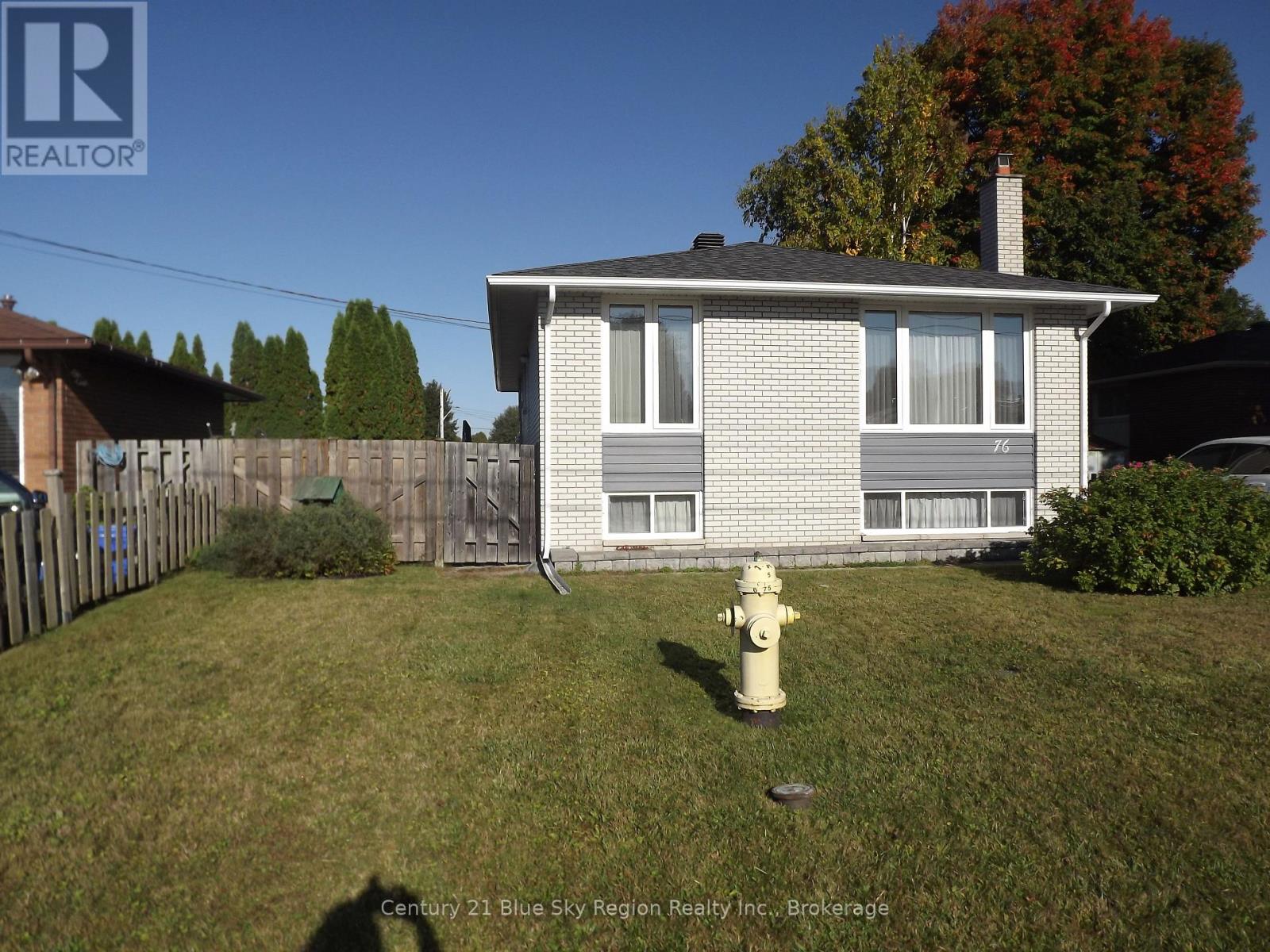 76 Strathcona Dr, North Bay, ON P1A 2N3