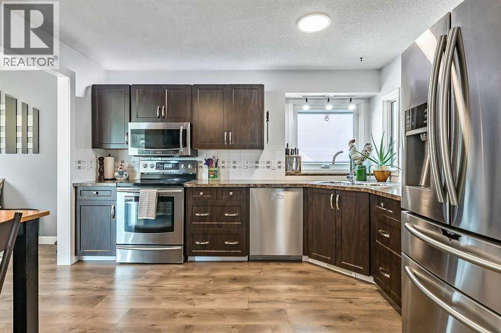 72 Beaconsfield Way NW, Calgary, AB T3K 1X1