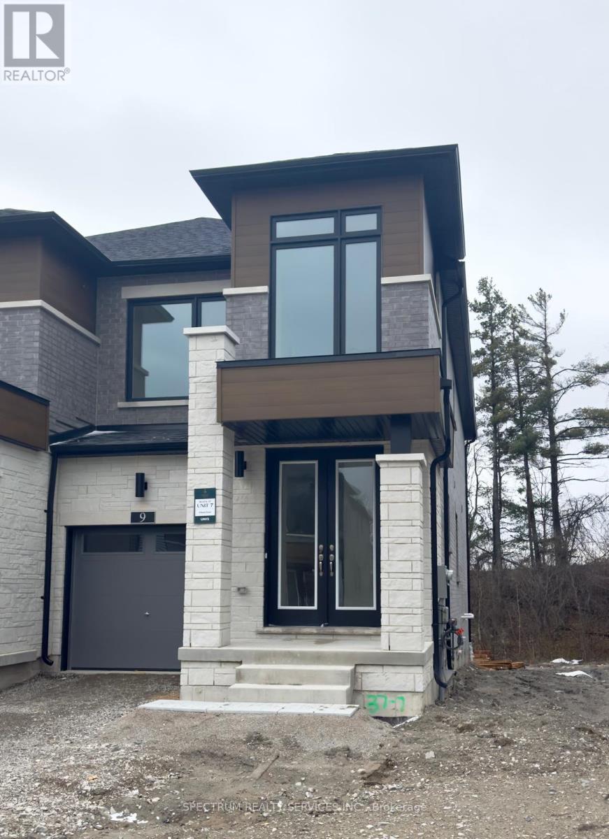 9 Rumi Ct Block 37 Unit 7 Ct, Vaughan Patterson, ON L6A 5E5