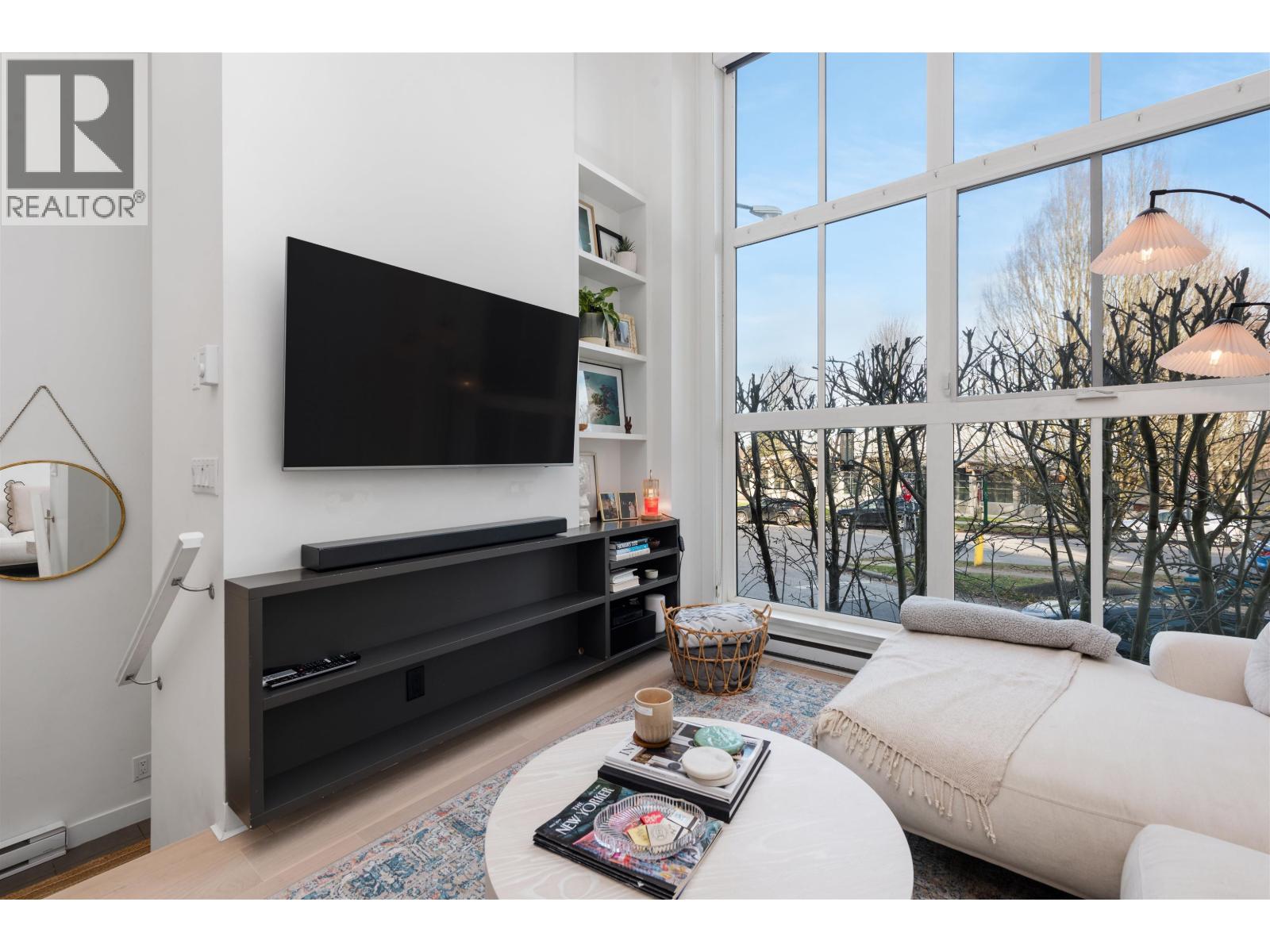 3429 Porter St, Vancouver, BC V5N 4H2