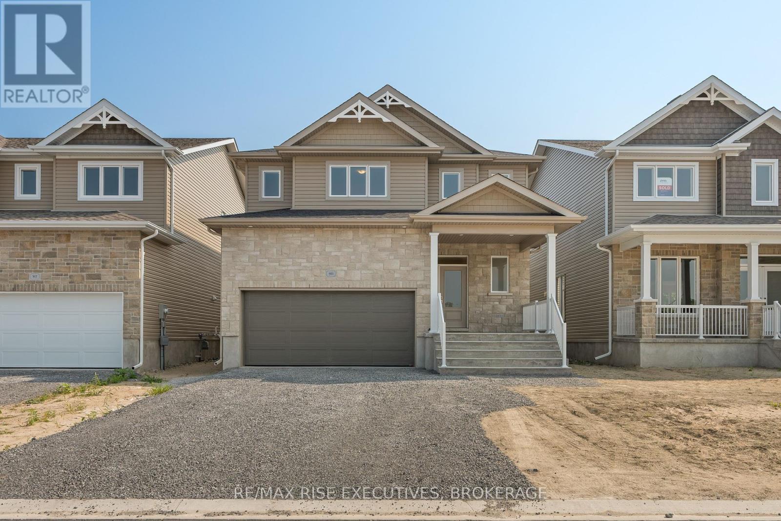 921 Goodwin Dr, Kingston, ON K7P 0P7