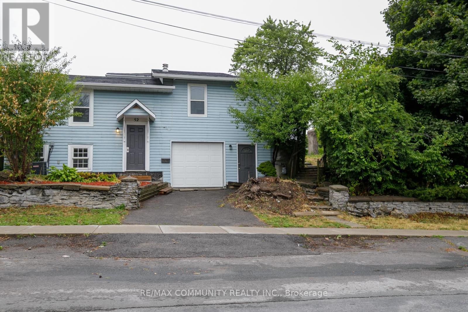 52 Hillside St, Belleville, ON K8P 3R9
