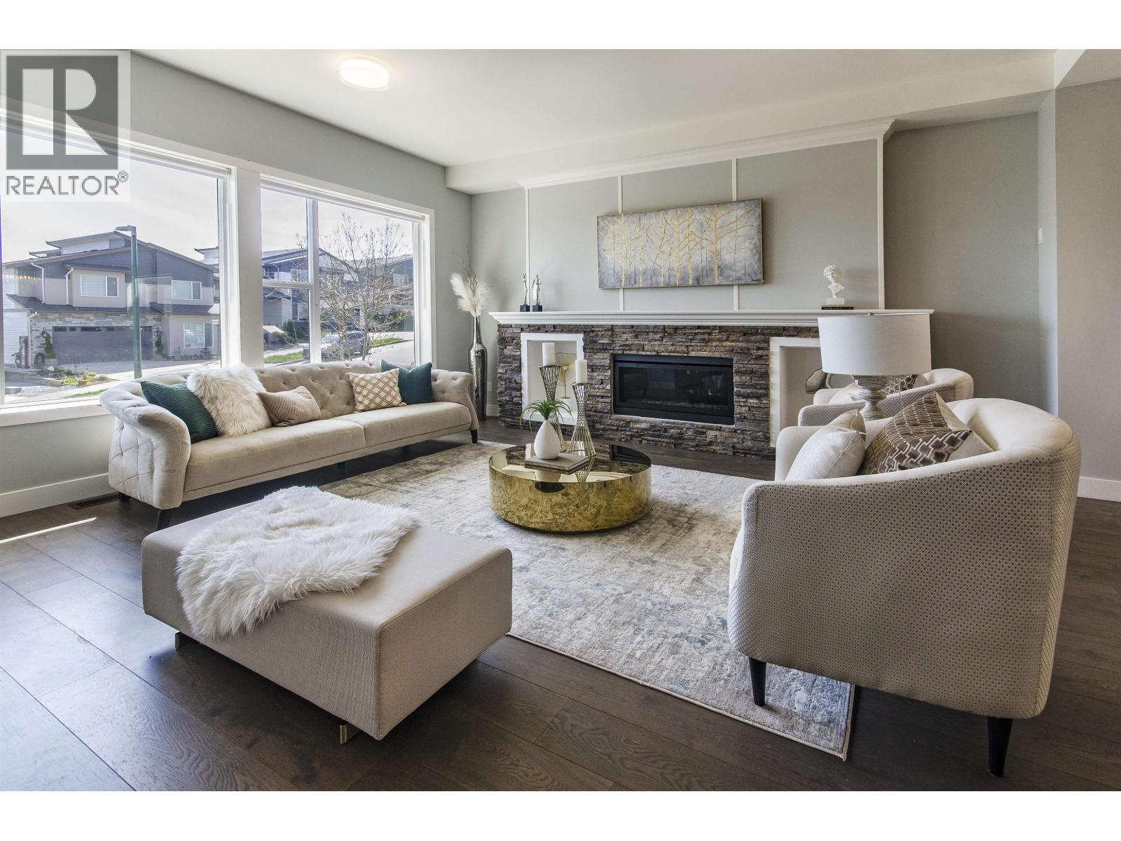 3575 Brownlee Ave, Coquitlam, BC V3E 0M5