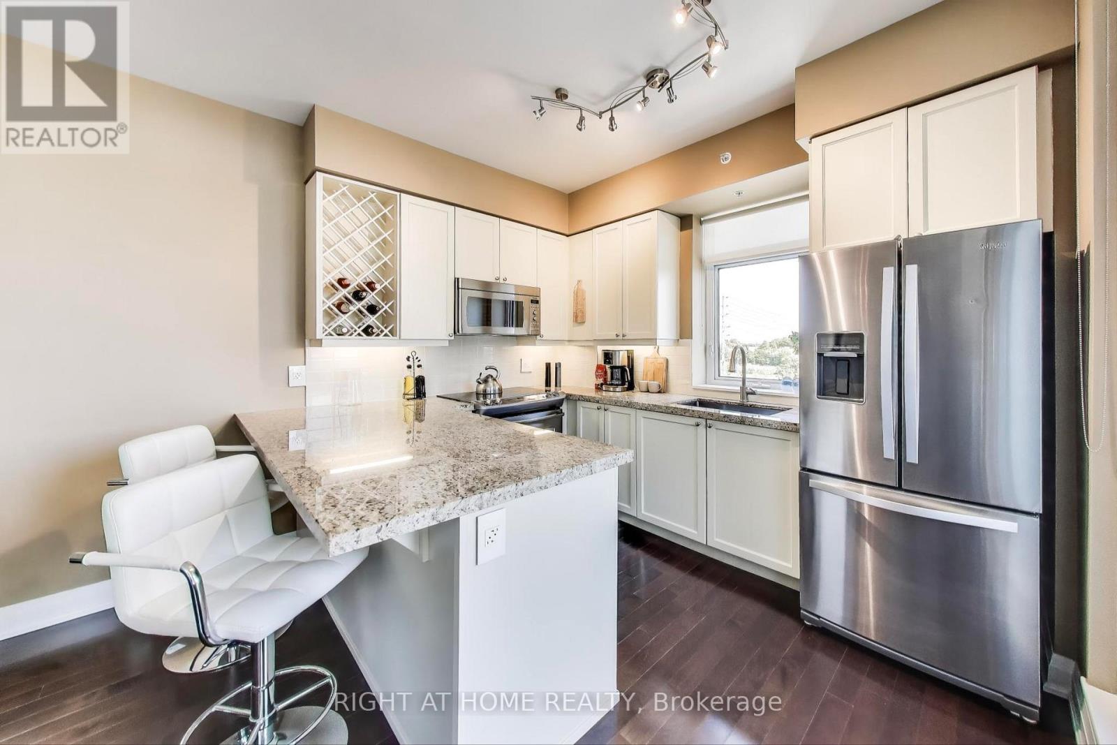 317 12 Woodstream Blvd, Vaughan, ON L4L 8C4