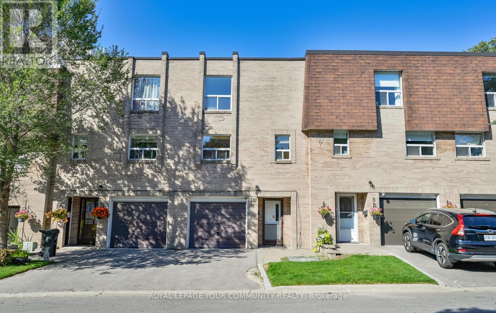 10 Village Green Way, Toronto, ON M2J 1K8