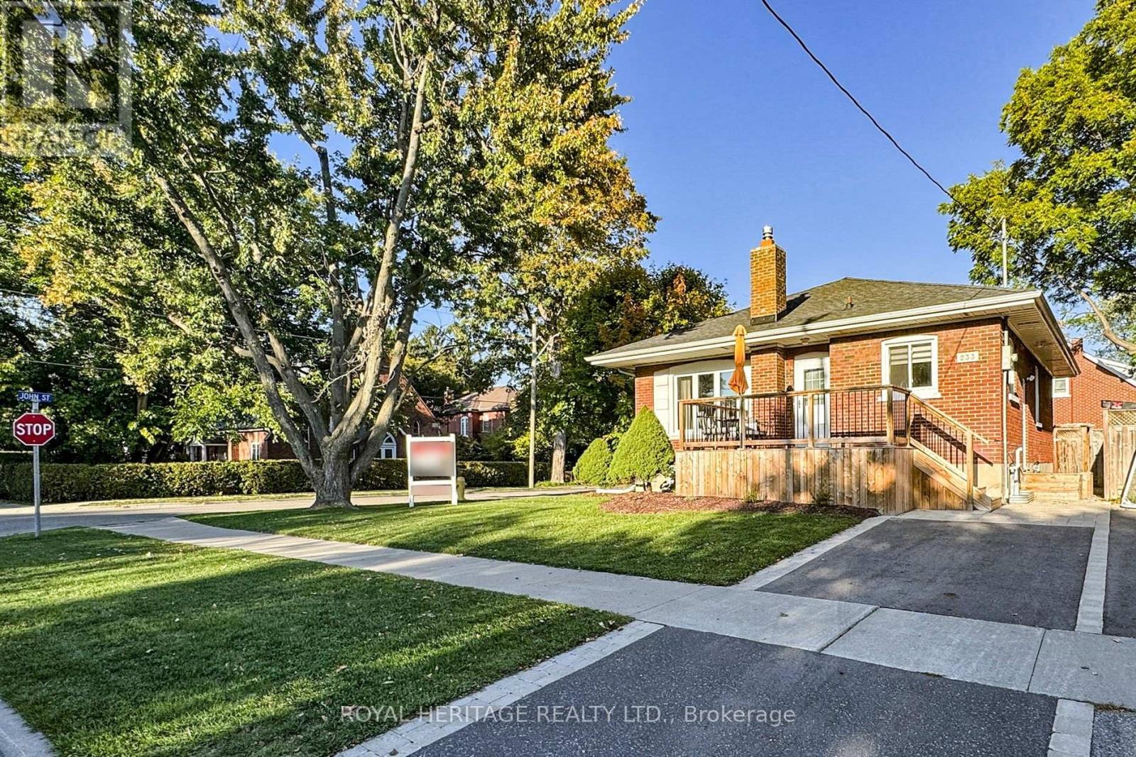 233 Palace St, Whitby, ON L1N 5G1