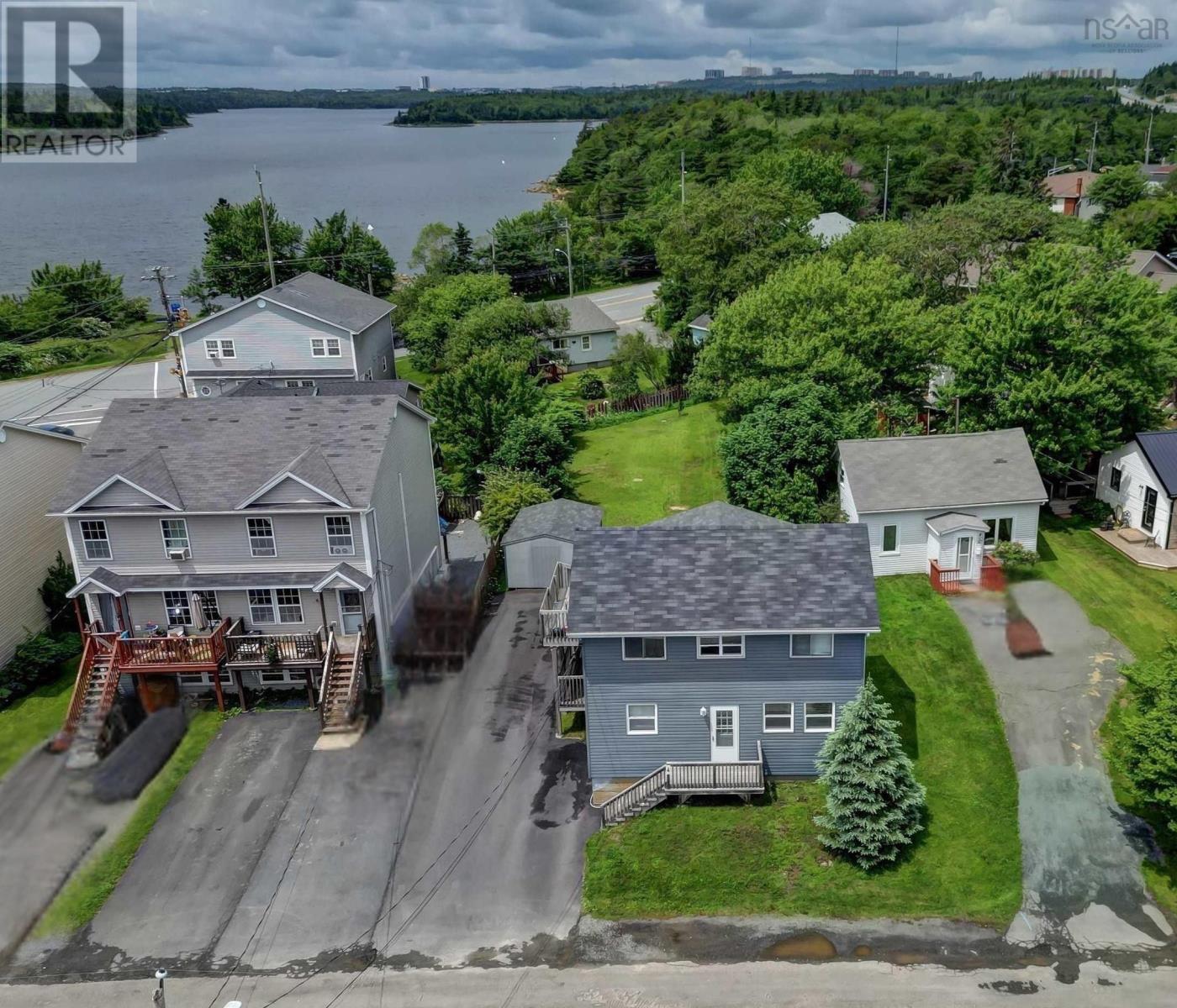 4 Lewis St, Halifax, NS B3R 1P6