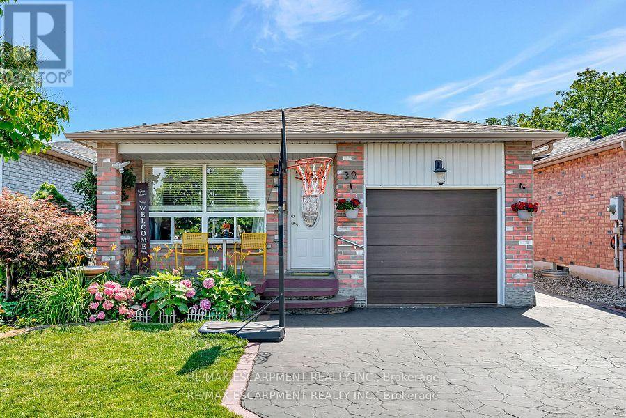 39 Marilyn Ct, Hamilton, ON L9B 2T5