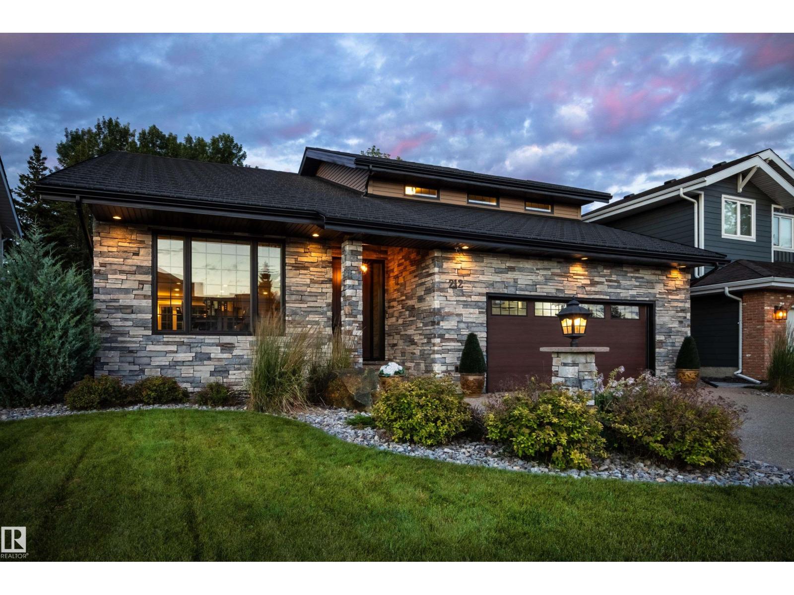 212 Wolf Ridge Cl NW, Edmonton, AB T5T 5M7