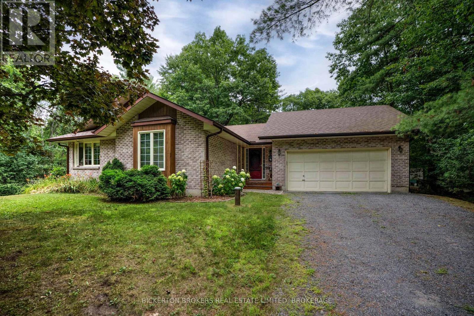 16 Village Estates Rd S, Leeds and the Thousand Islands, ON K0E 1L0
