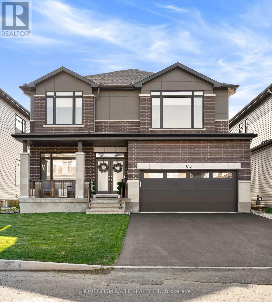 616 Kenabeek Ter E, Ottawa, ON K4M 0M2