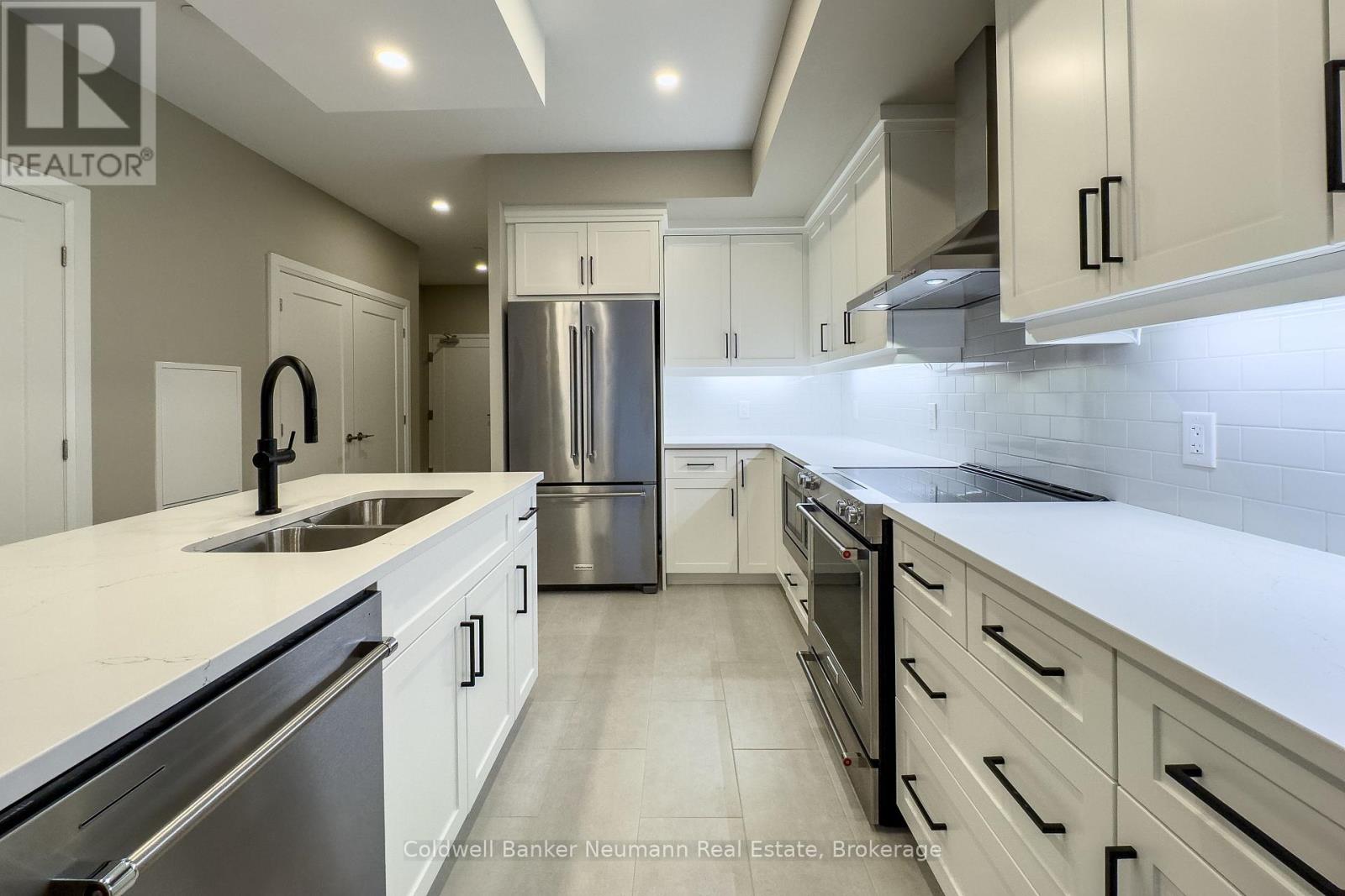 209 71 Wyndham St S, Guelph St. Patrick's Ward, ON N1E 5R3