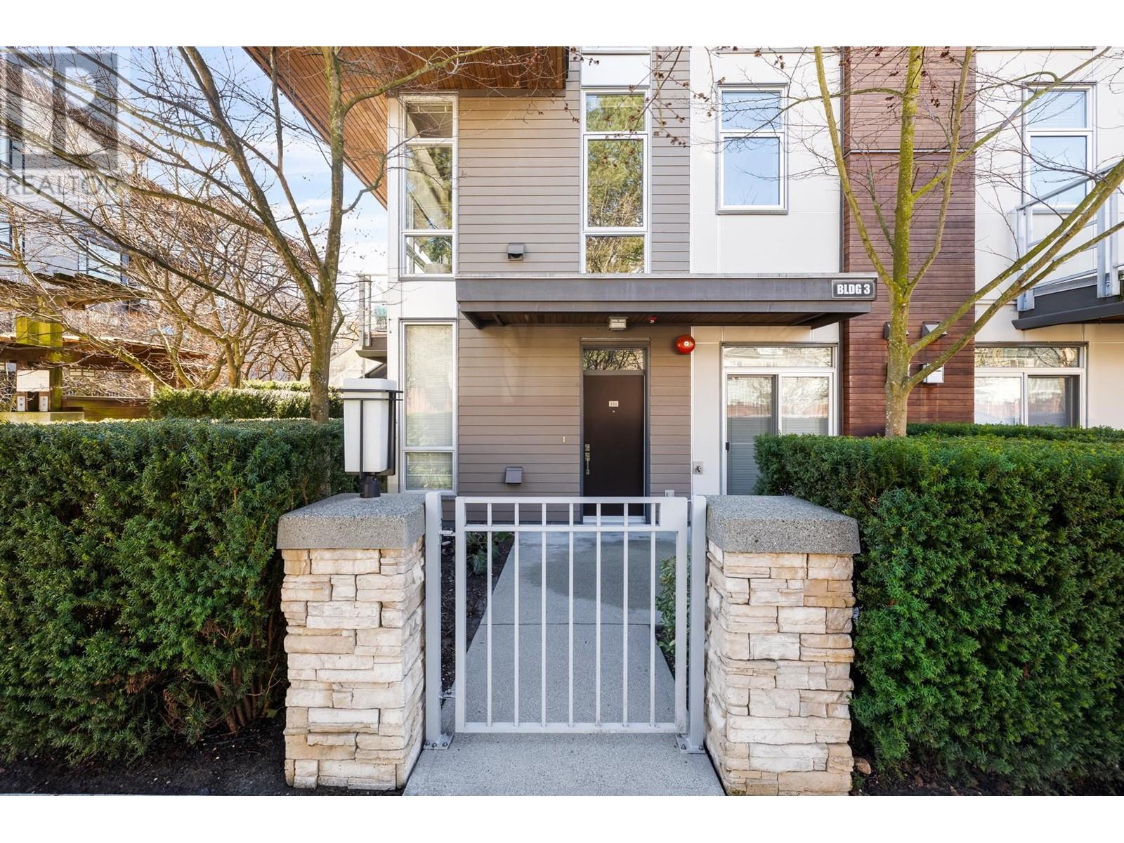735 W 15th Street Unit 121, North Vancouver, BC V7M 0B8
