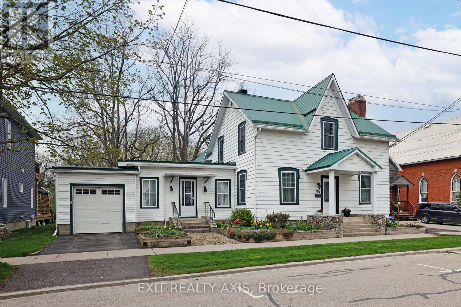 34 Church St, Westport, ON K0G 1X0