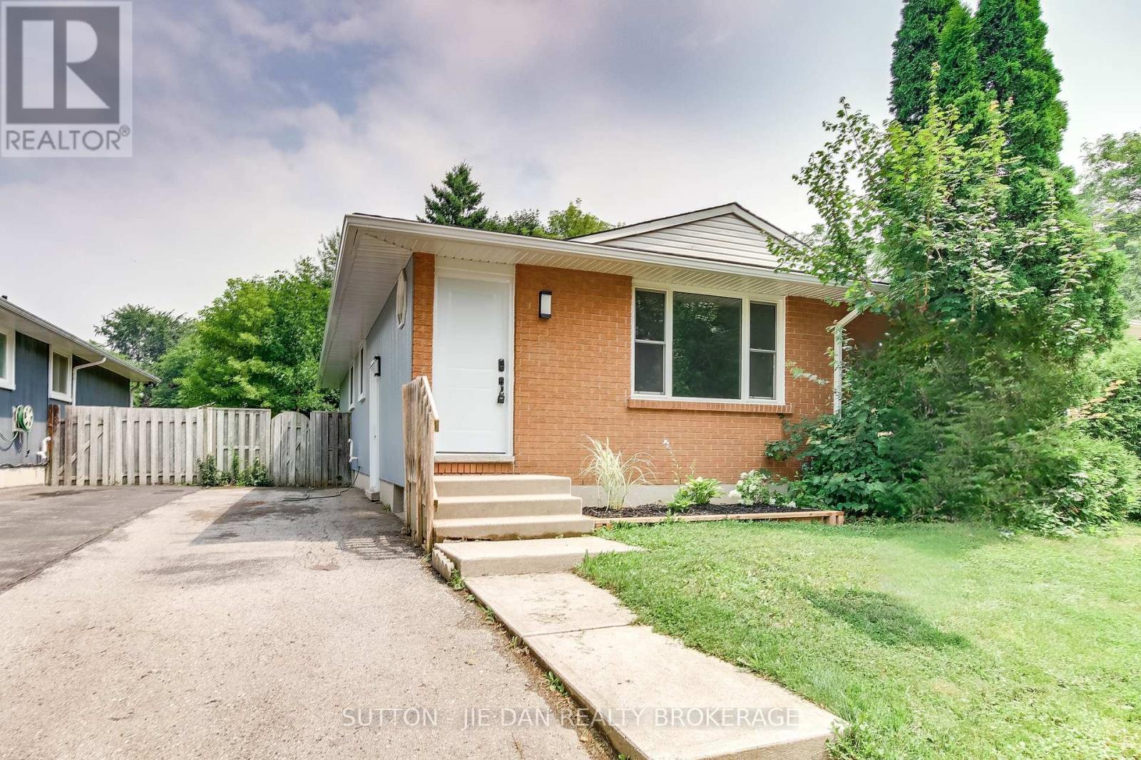 42 Wenlock Cres, London, ON N6G 3B6