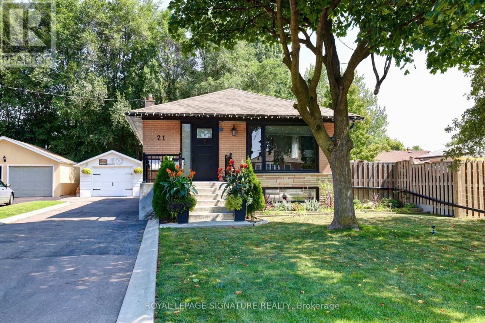 21 Harper Rd, Brampton, ON L6W 2W3