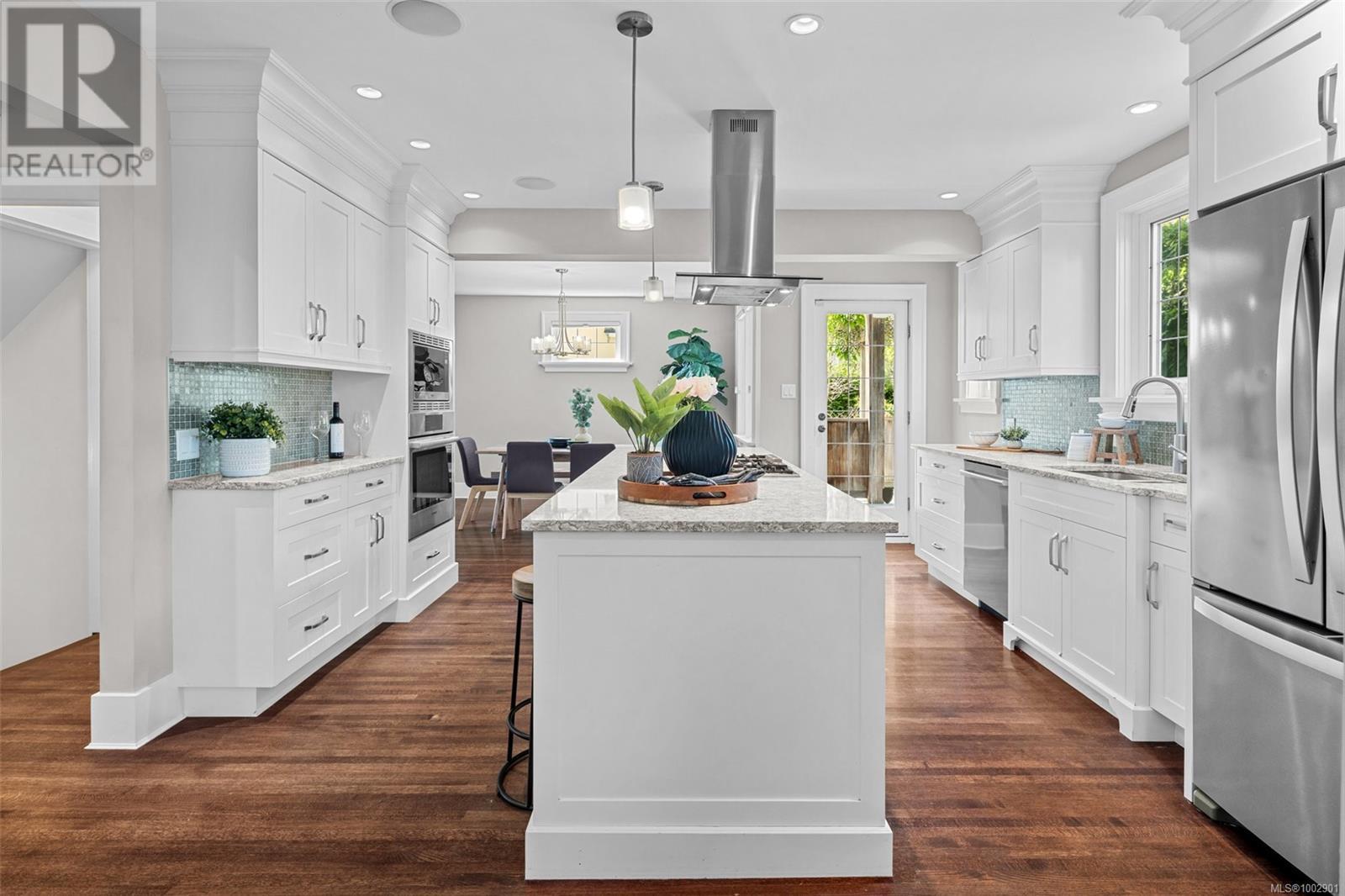750 Island Rd, Oak Bay, BC V8S 2T9