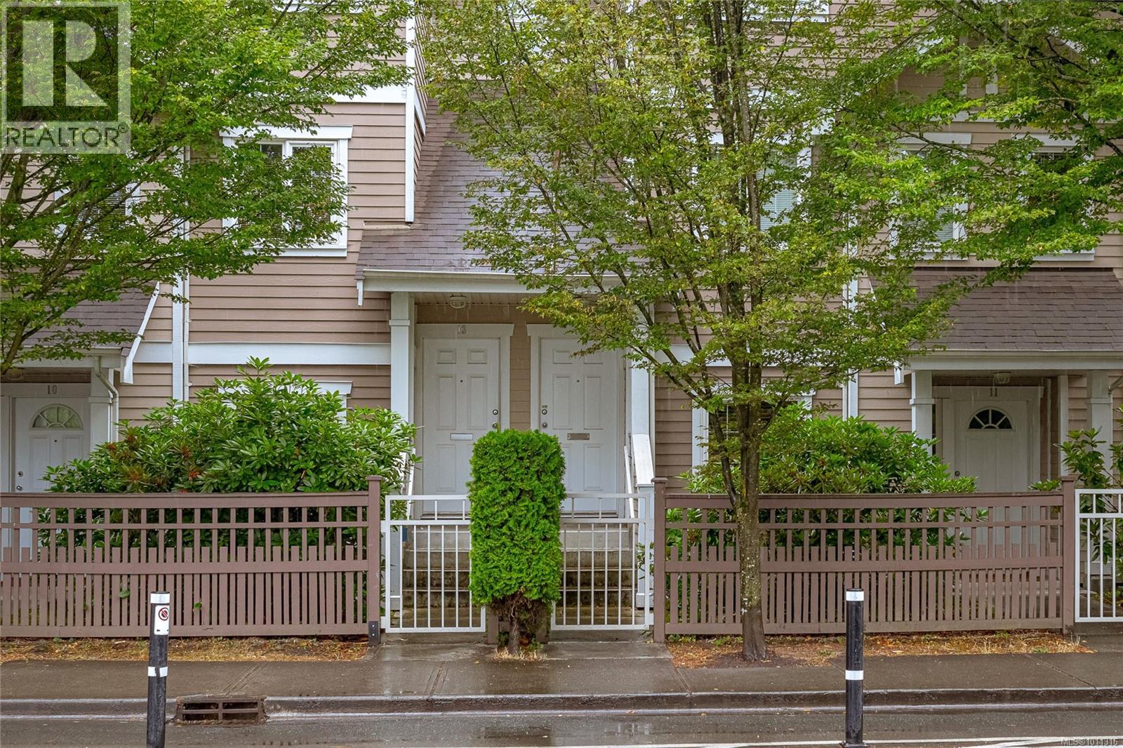 1043 Caledonia Ave Unit 13 Ave, Victoria, BC V8T 1E7