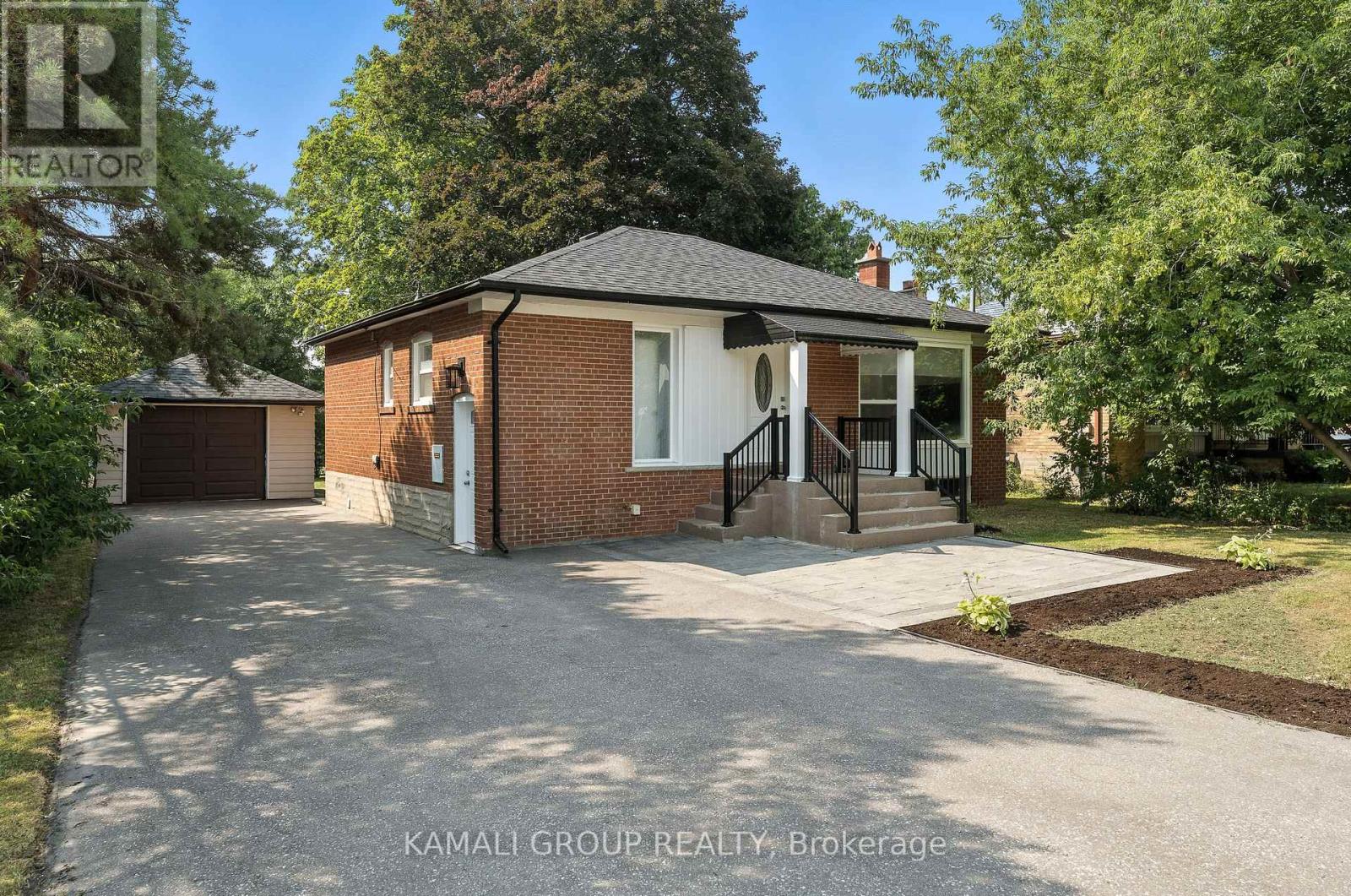 162 Queen St, Newmarket Central Newmarket, ON L3Y 2E8