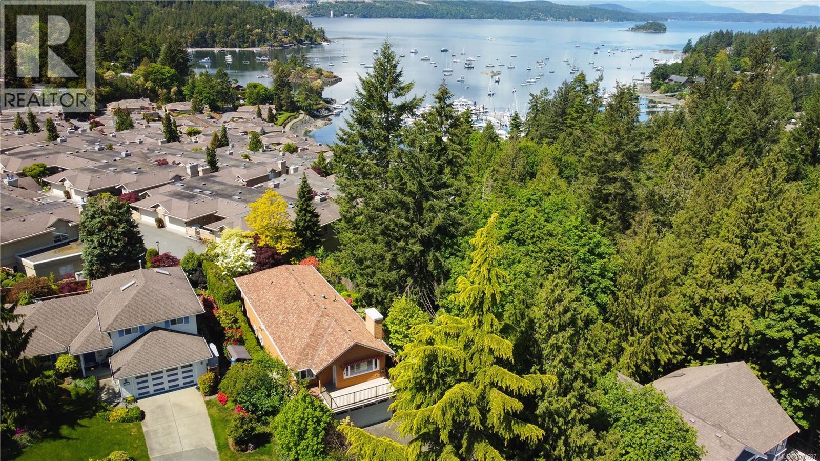 6912 Bayside Pl, Central Saanich, BC V8M 1B2