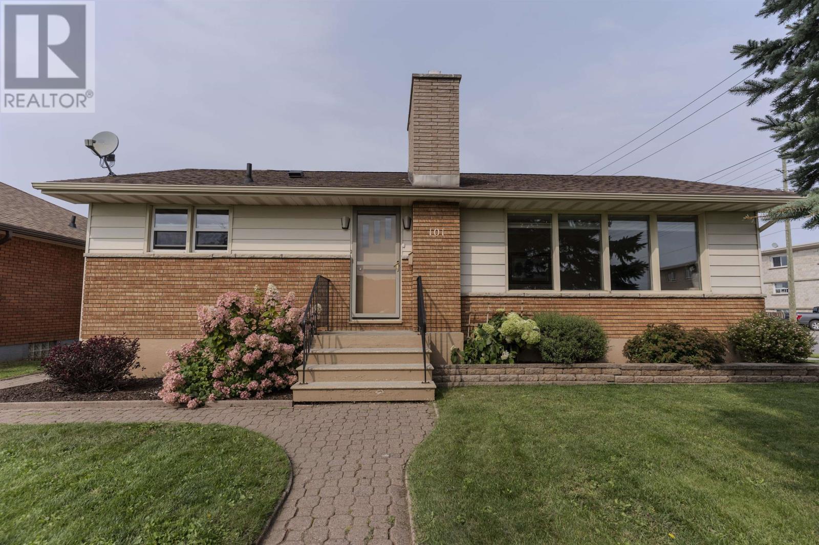 101 Gordon St, Thunder Bay, ON P7E 4T1