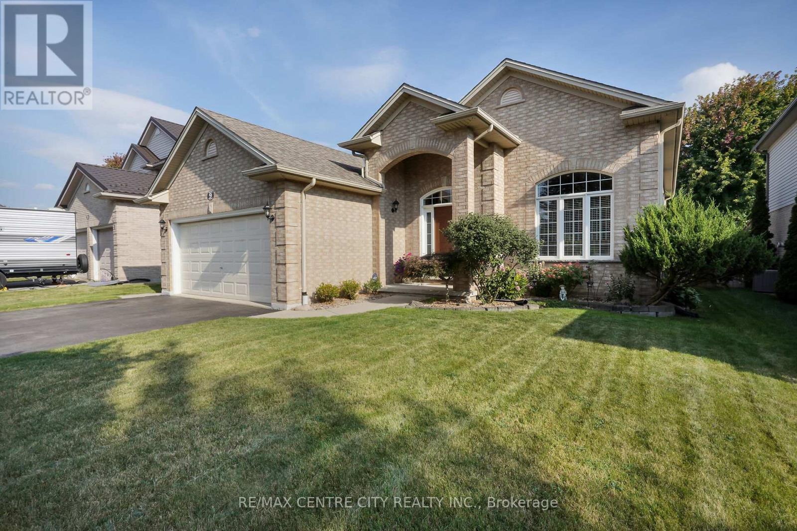 9 Willard Cres, Middlesex Centre, ON N0L 1R0