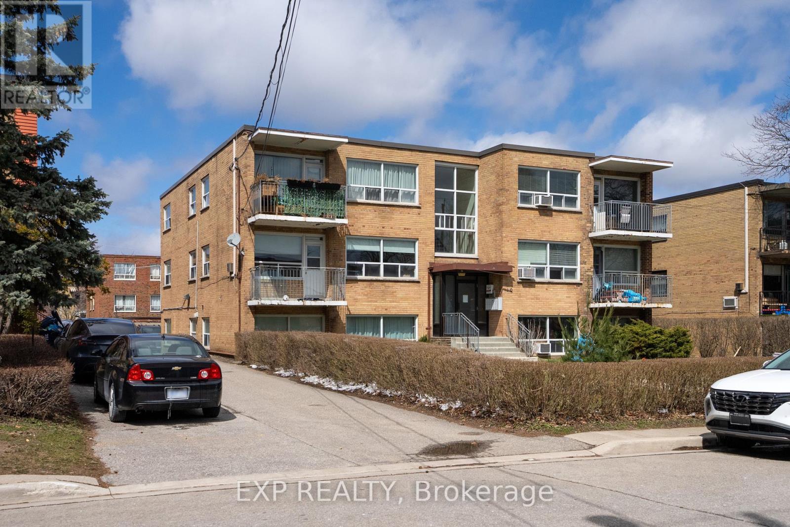 10 Fraserwood Ave, Toronto Englemount-lawrence, ON M6B 2N4